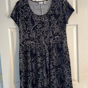 Black and white short sleeve dress